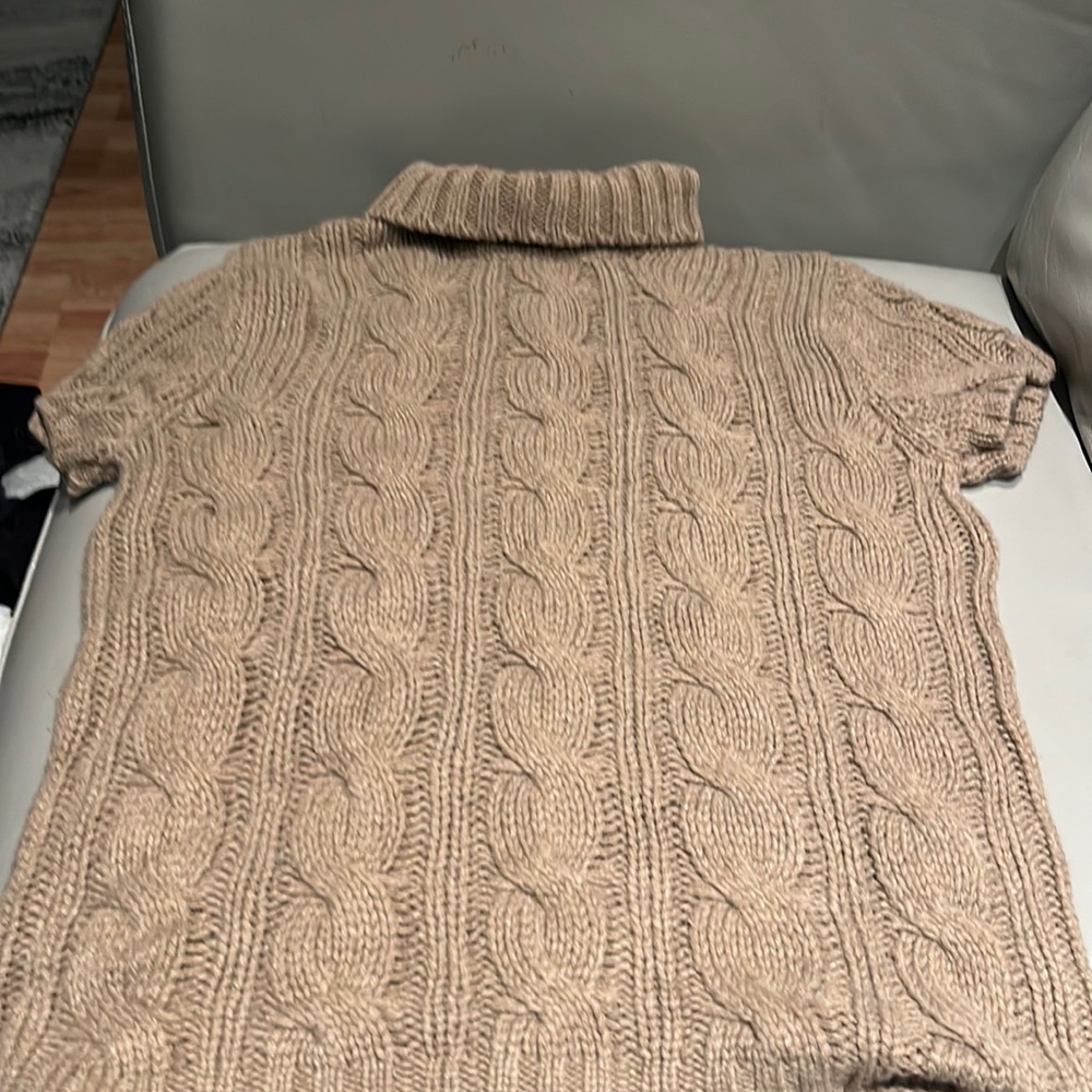 Tan cable knot short sleeve sweater by Banana Republic size s